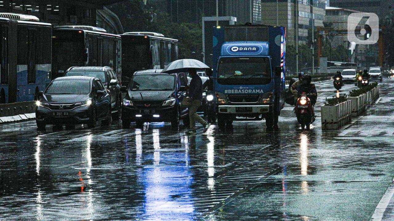 BMKG: Jakarta, Bandung hingga Surabaya Berpotensi Hujan Hari Ini