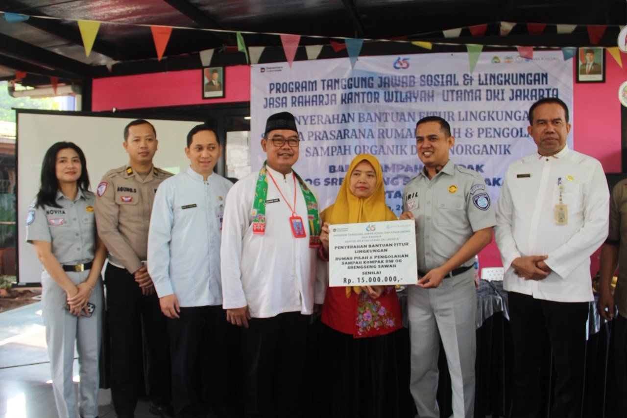Bersinergi menjaga lingkungan, bersama membangun Jakarta Jasa Raharja Kantor Wilayah Utama DKI Jakarta Salurkan Bantuan Bank Sampah melalui Program CSV