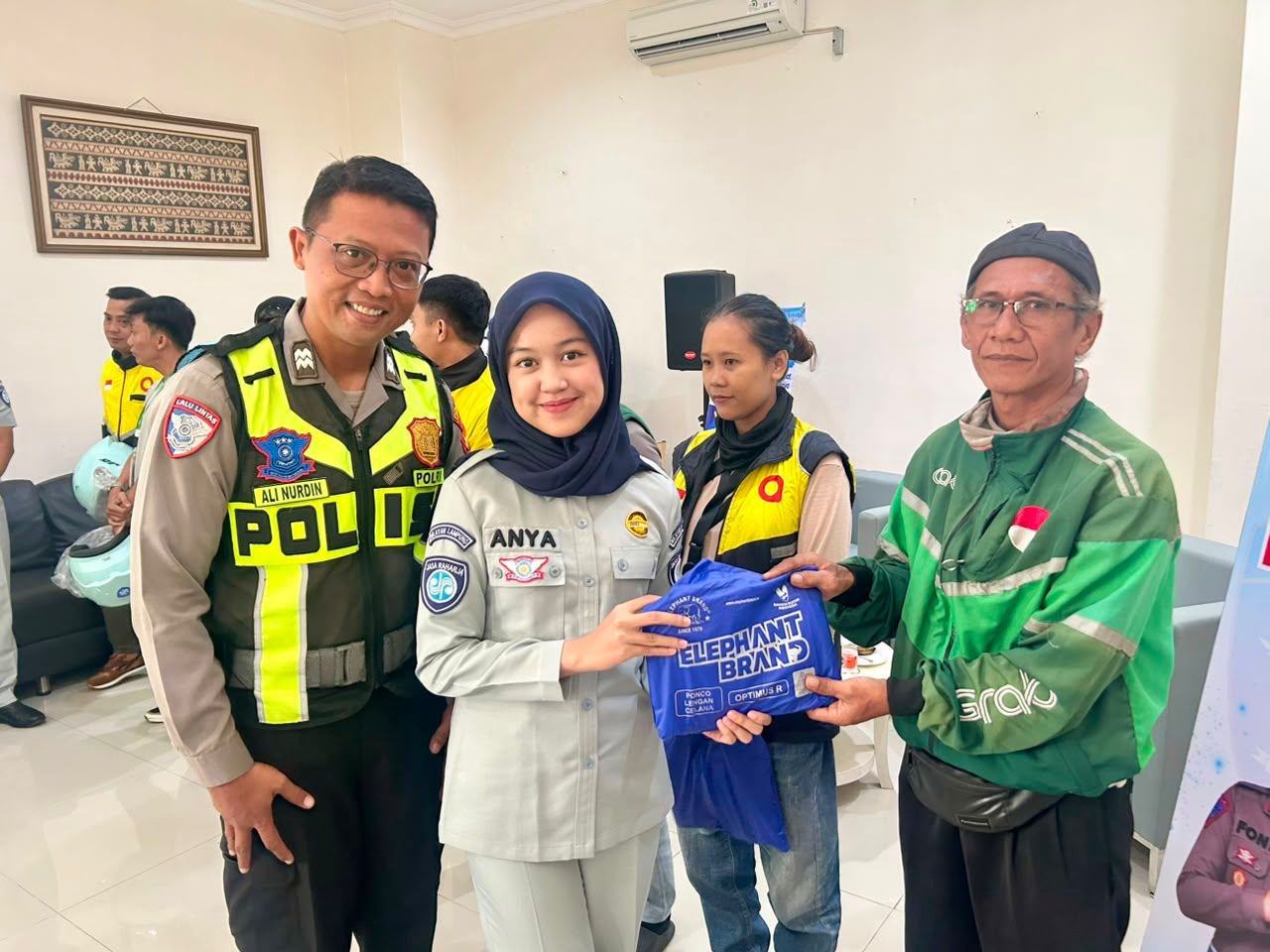 Jasa Raharja Kotabumi Edukasi Komunitas Ojek Online tentang Lapor Laka, PPGD, dan Keselamatan Berlalu Lintas