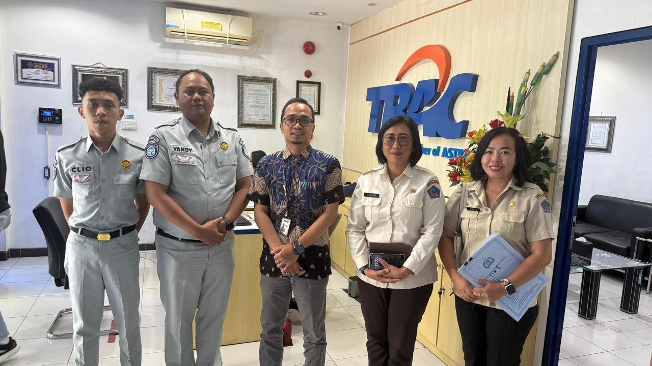 Tim Pembina Samsat Melaksanakan Program Penelusuran Tunggakan PKB dan SWDKLLJ ke Perusahaan-Perusahaan Yang Berada di Kota Manado