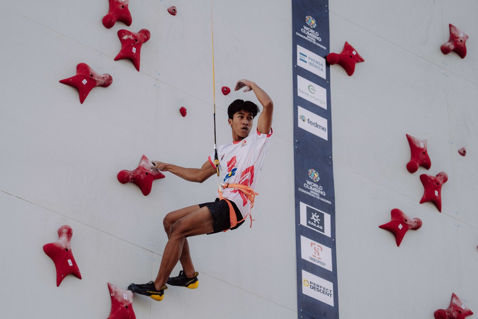 Indonesia Tambah Prestasi, Robby Sabet Perak pada World Climbing Series Madrid 2026