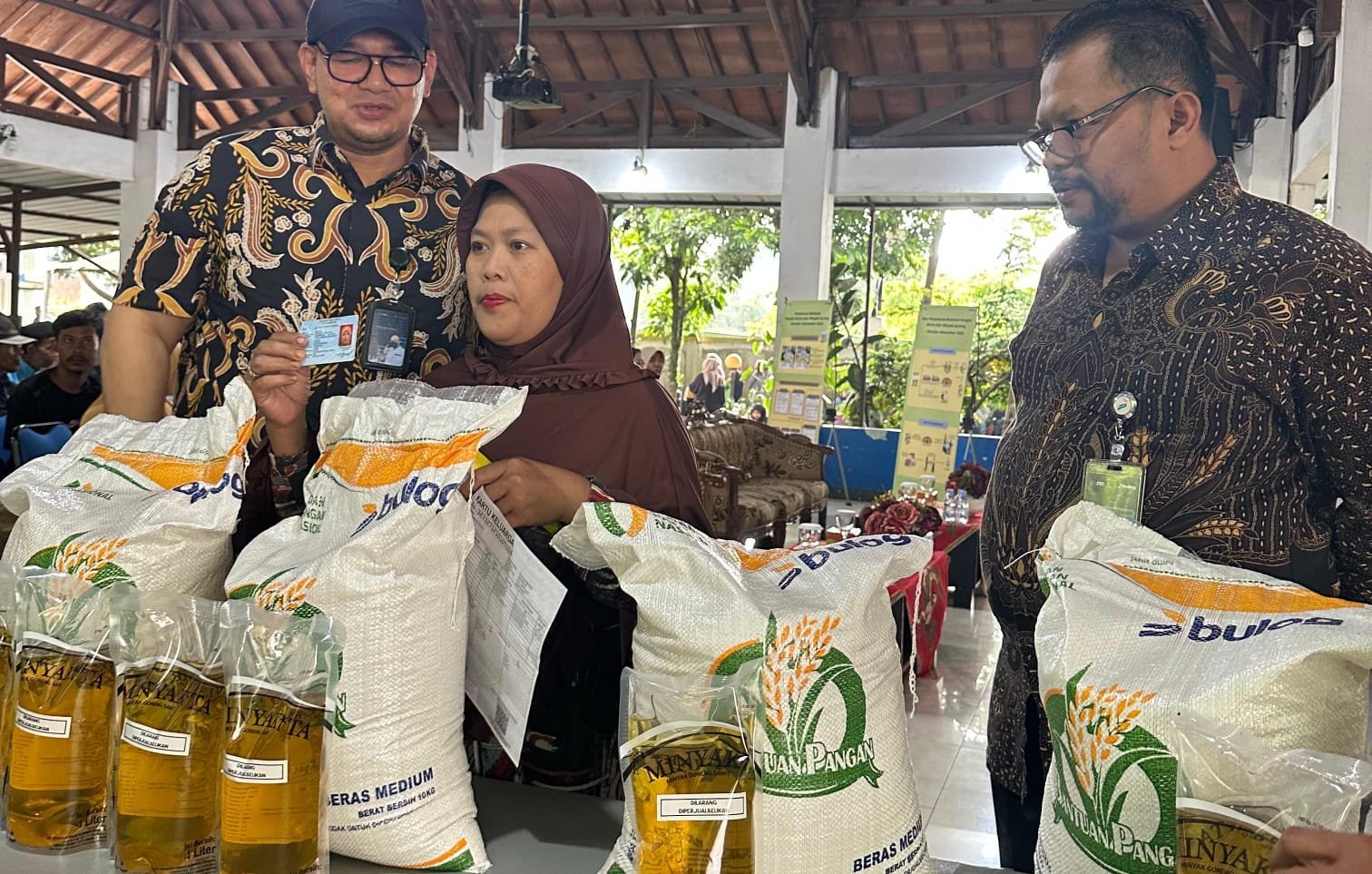 Penyaluran Bantuan Pangan Tembus 18,4 Juta KPM, Stok Minyakita Dipastikan Aman