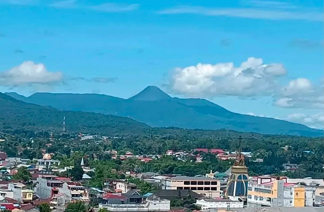 Peringatan Badan Geologi: Hindari Radius 1,5 Km dari Puncak Gunung Soputan