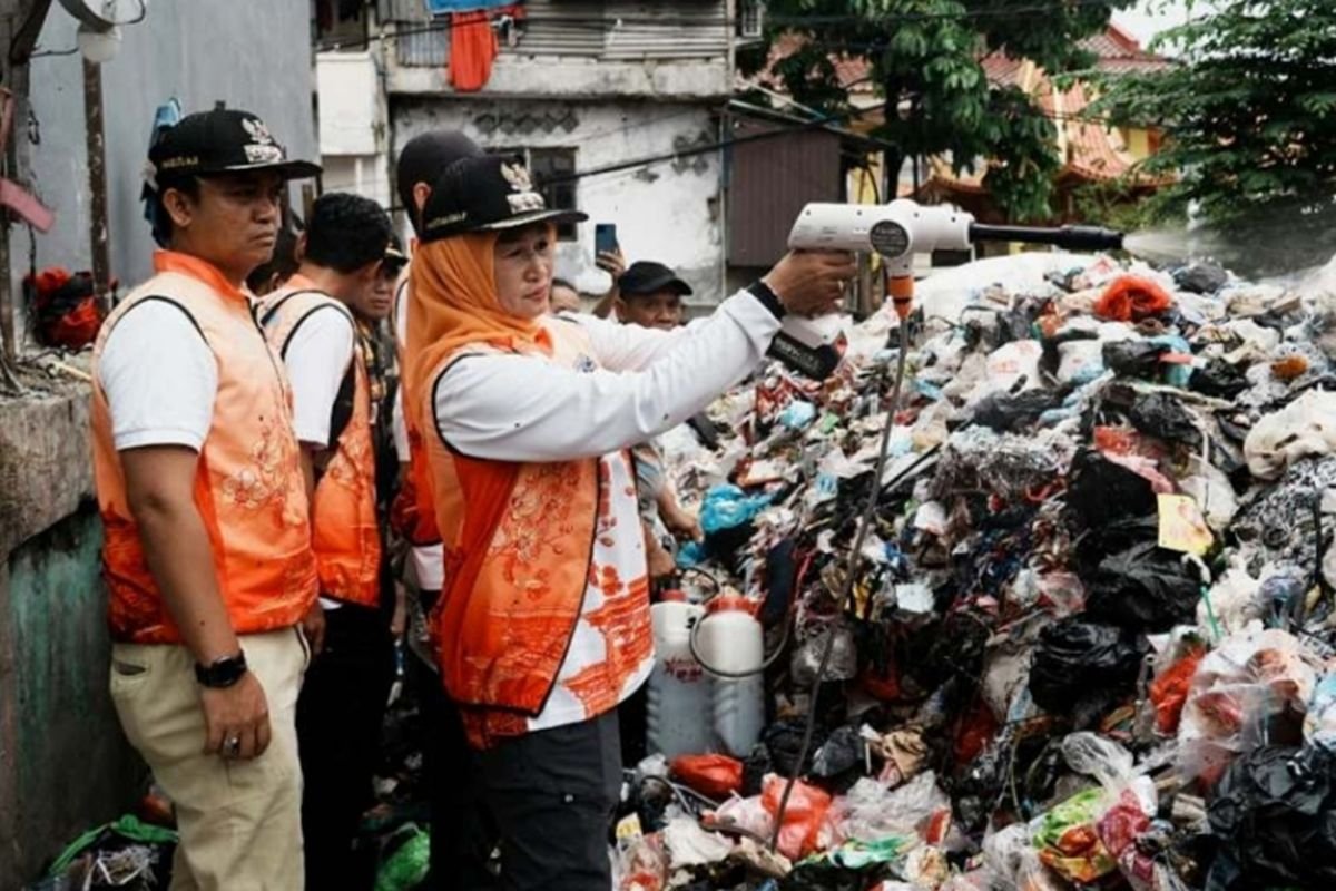 Pemkot Jakbar Uji Coba Eco Lindi untuk Atasi Bau Sampah di Tambora