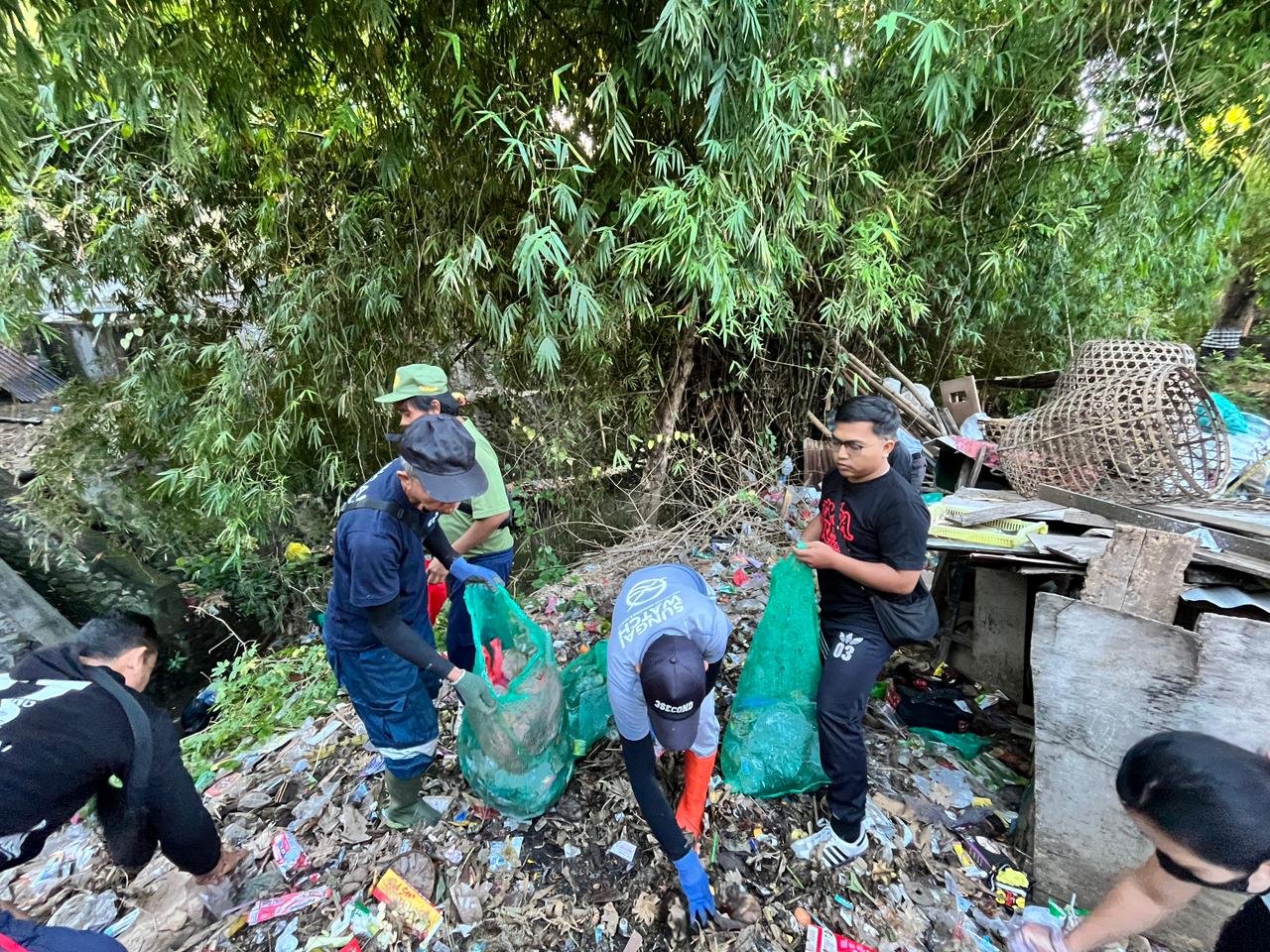 Peringati Hari Lahir Pancasila, Warga Buleleng Bersihkan Sungai dan Angkut 187 Kg Sampah