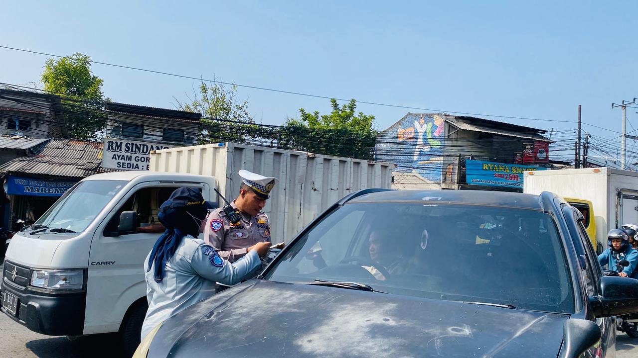 Jasa Raharja Samsat Rancaekek Ikuti Operasi Gabungan dan Berikan Apresiasi kepada Wajib Pajak