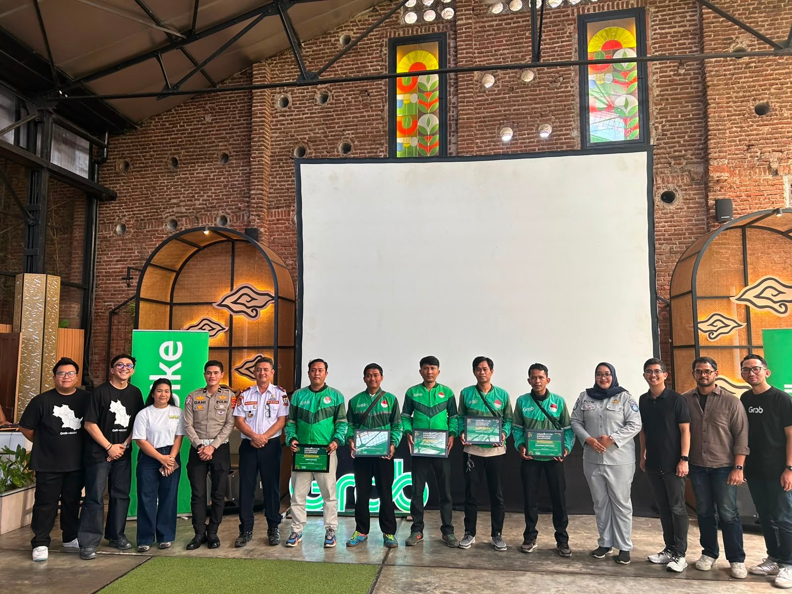 Tekan Angka Kecelakaan, PT Jasa Raharja (Persero) Cabang Cirebon Edukasi Safety Riding Bersama Mitra Ojek Online Di Kota Cirebon