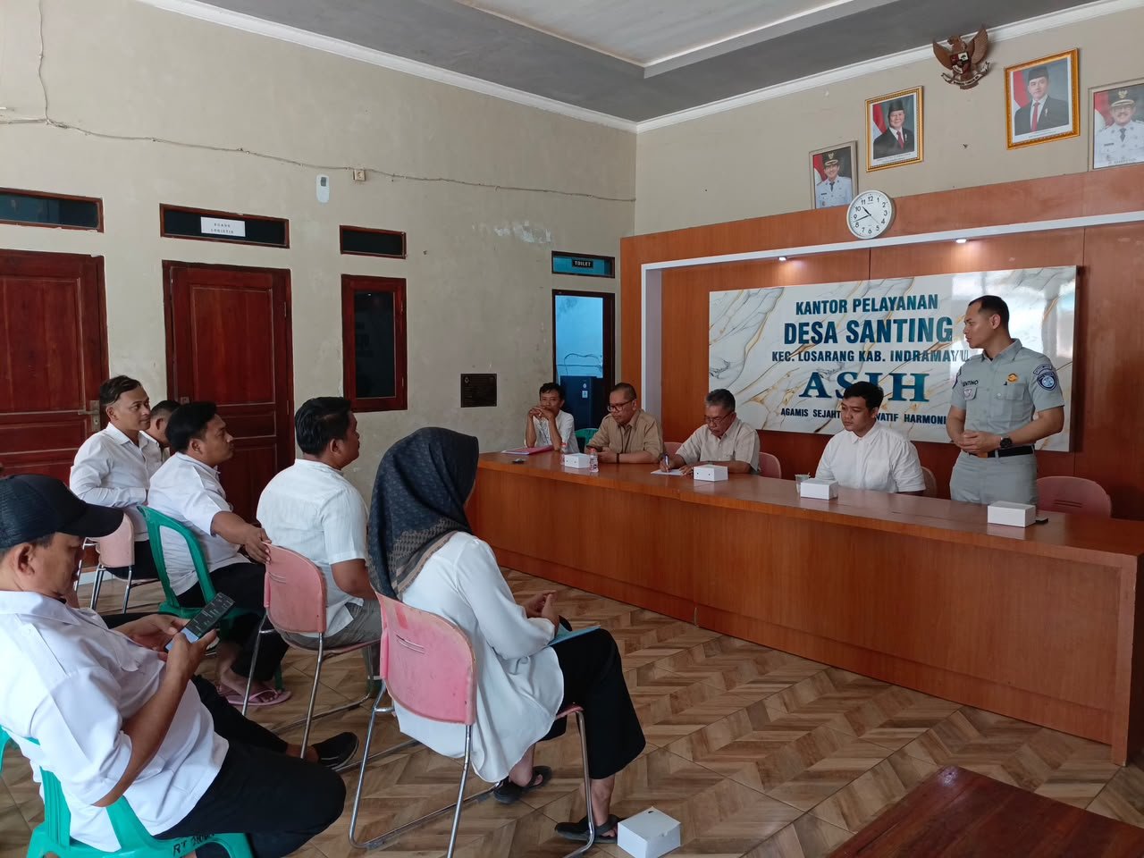 Peningkatan Kesadaran Masyarakat terhadap Pajak Kendaraan Bermotor dan Keselamatan Lalu Lintas di Desa Santing Kecamatan Losarang