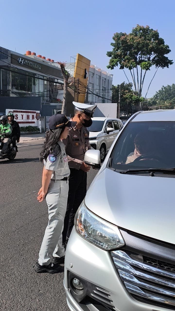 Perkuat Kolaborasi, Jasa Raharja Bandung Bersama Tim Pembina Samsat Padjajaran Lakukan Pemeriksaan PKB dan SWDKLLJ