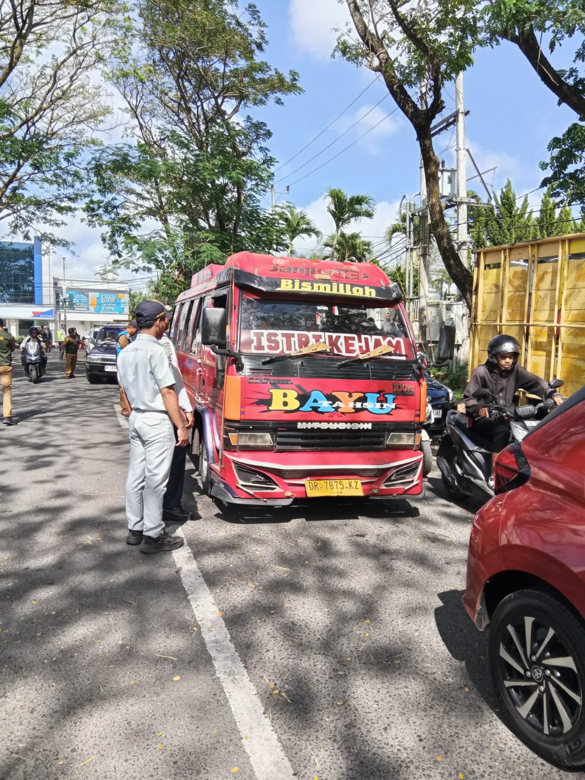 Perkuat Kepatuhan Pajak Kendaraan, Jasa Raharja NTB Ikuti Operasi Gabungan di Praya