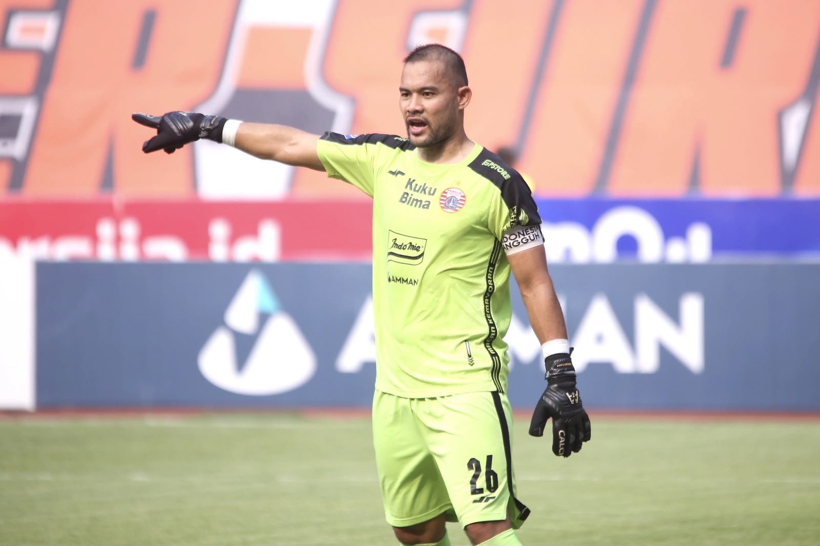 Kiper Utama Tetap Bertahan, Persija Resmi Perpanjang Kontrak Andritany