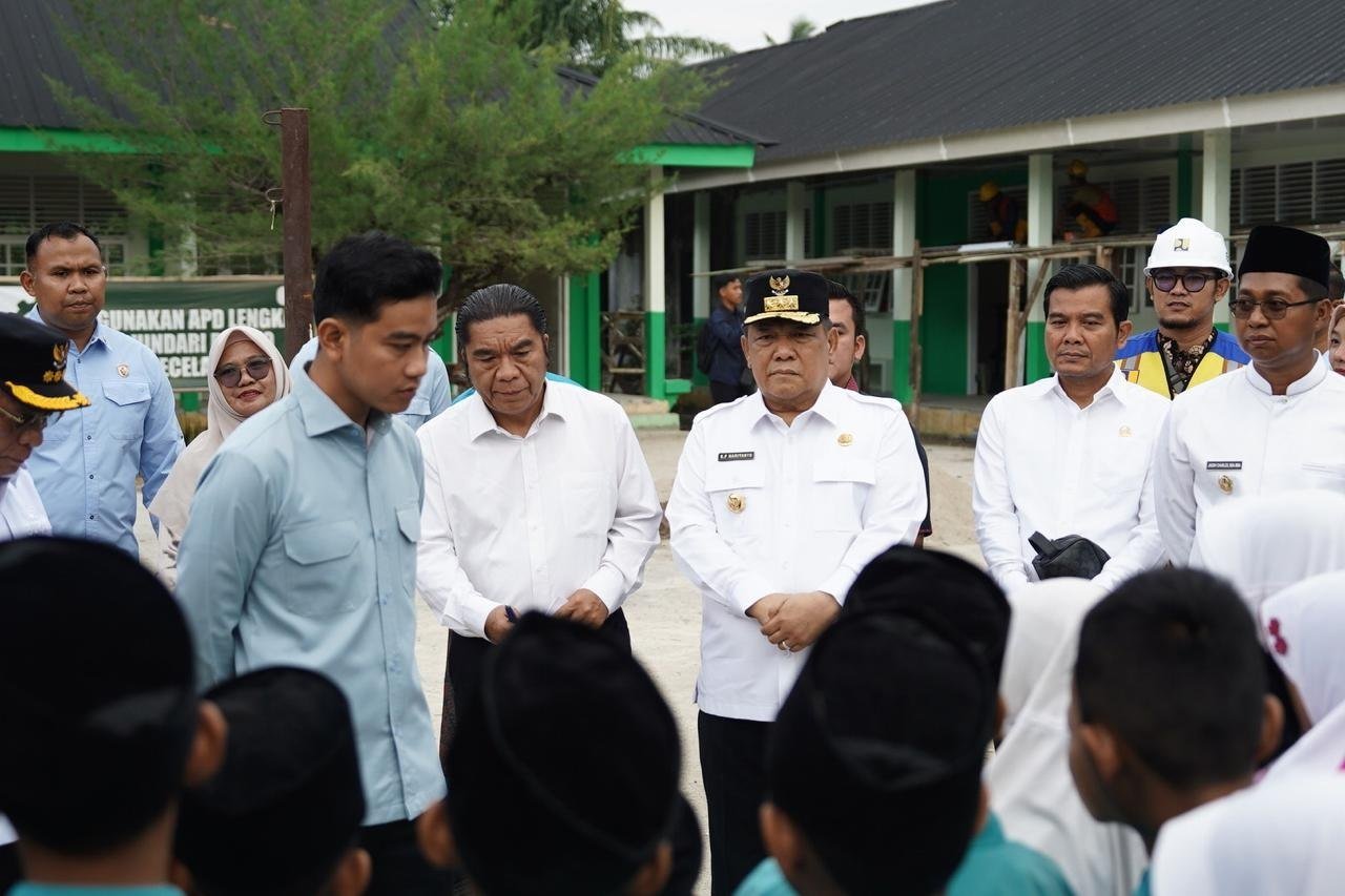 Gibran Tinjau Renovasi MIN 1 Rokan Hilir, Ruang Kelas dan Lab Komputer Jadi Prioritas
