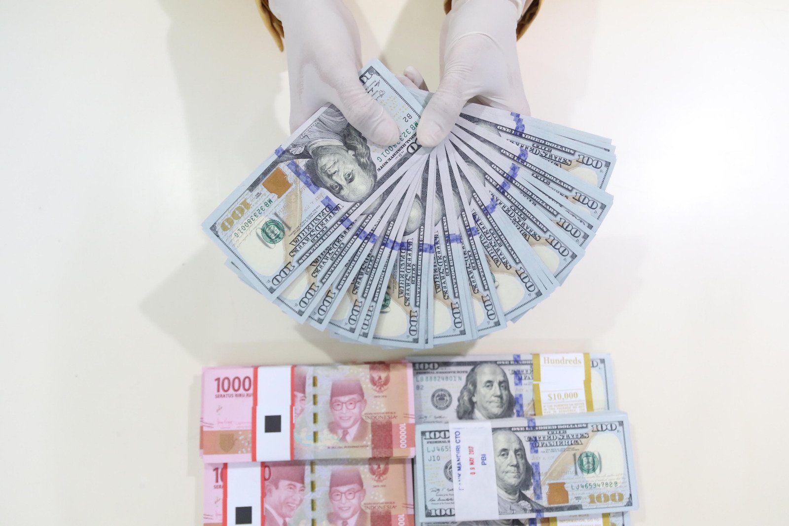 Rupiah Melemah ke Rp18.115 per Dolar AS pada Perdagangan Selasa Pagi