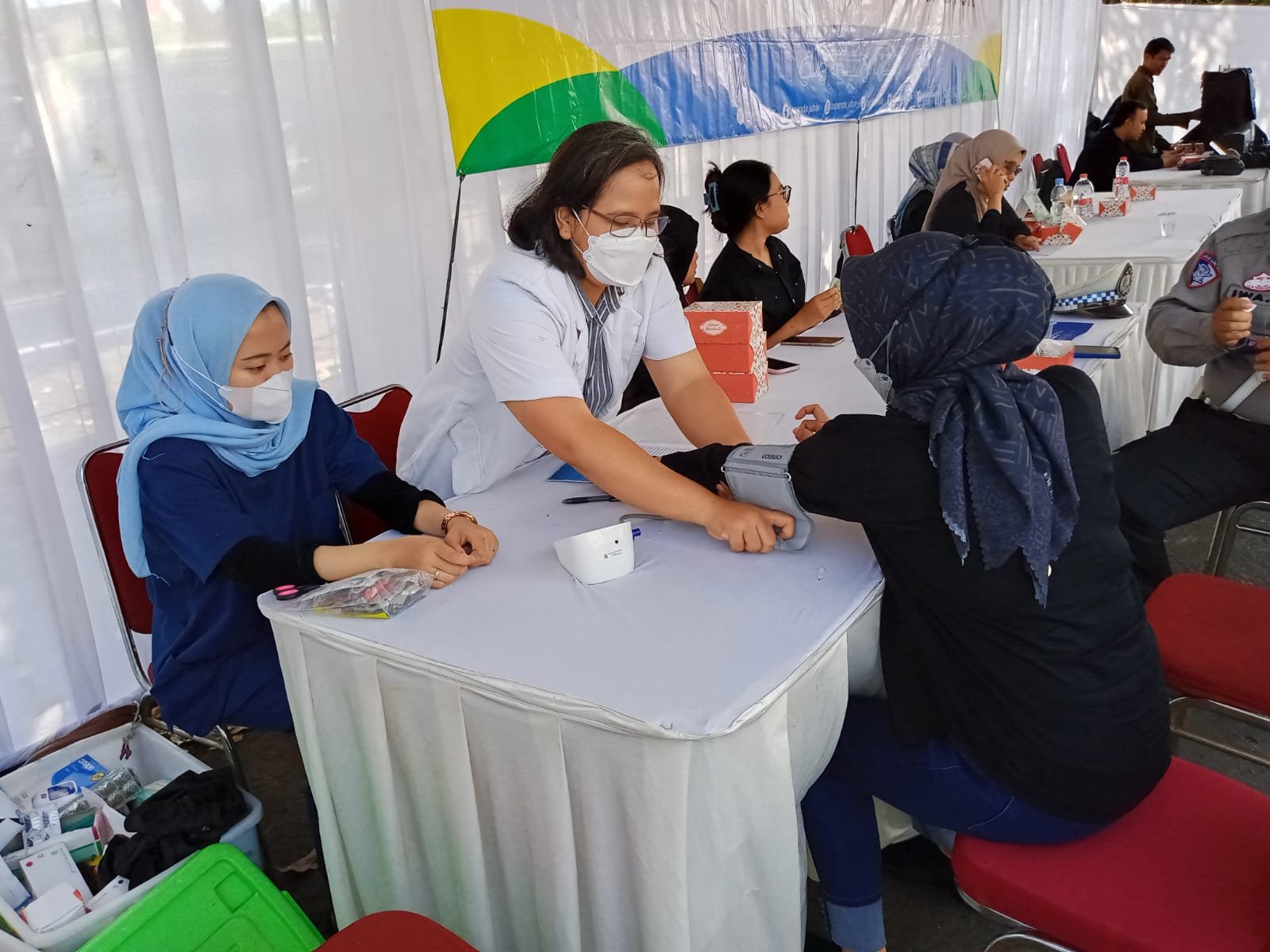 Dukung Tim Pembina Samsat Soekarno Hatta Jasa Raharja Bandung Sediakan Pengobatan Gratis dan Sosialisasi PPGD 