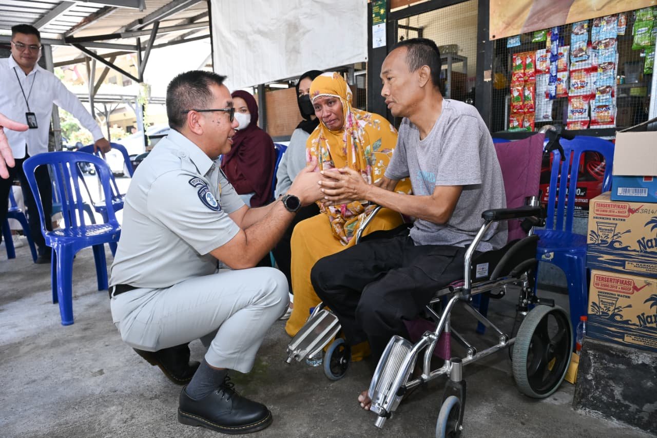 Dalam 24 Jam, Dirut Jasa Raharja Serahkan Santunan kepada Ahli Waris Korban Kebakaran KMP Putri Yasmin