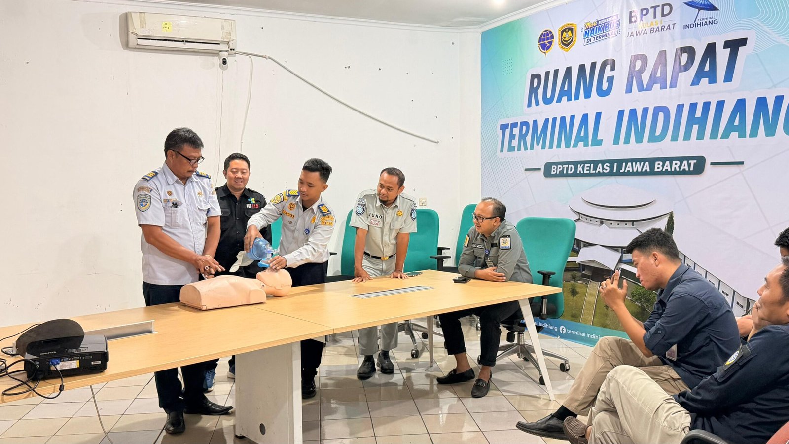 Jasa Raharja Gelar Pelatihan Pertolongan Pertama Gawat Darurat di Terminal Tipe A Indihiang