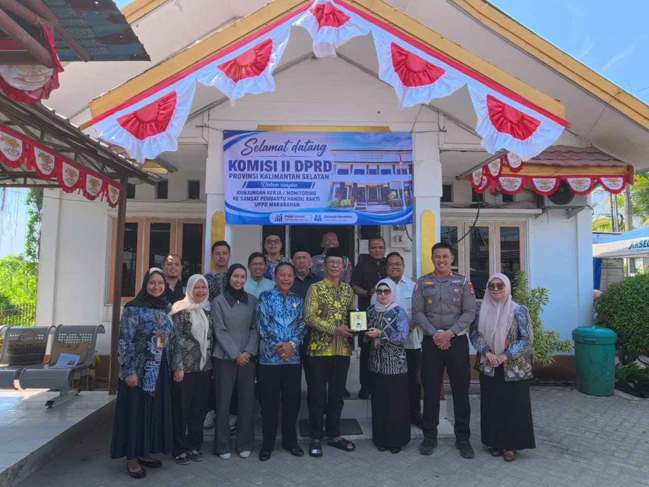 Tim Pembina Samsat Marabahan Sambut Kunjungan Komisi II DPRD Kalsel di Samsat Pembantu Handil Bakti