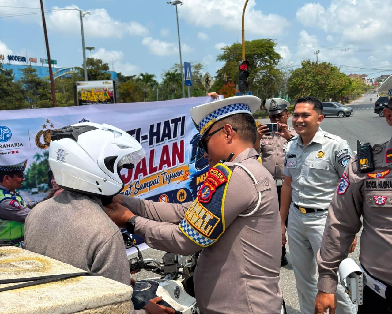 Jasa Raharja Bersama Ditlantas Polda Kaltim dan Satlantas Polres PPU Gelar Aksi Simpatik Keselamatan Berkendara di Kecamatan Penajam