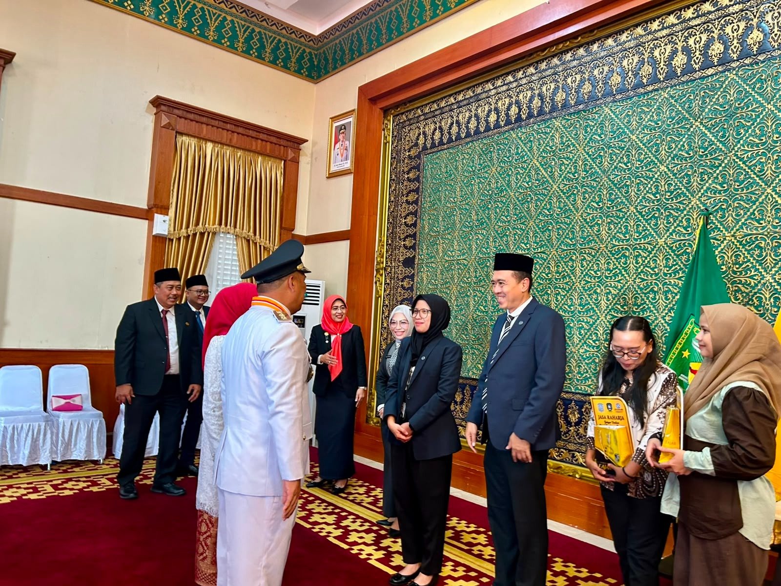 Taat Pajak Berbuah Emas, Jasa Raharja Kepri dan Wakil Gubernur Kepri Serahkan Hadiah Gebyar Pajak Kendaraan di Momentum HUT ke-81 RI