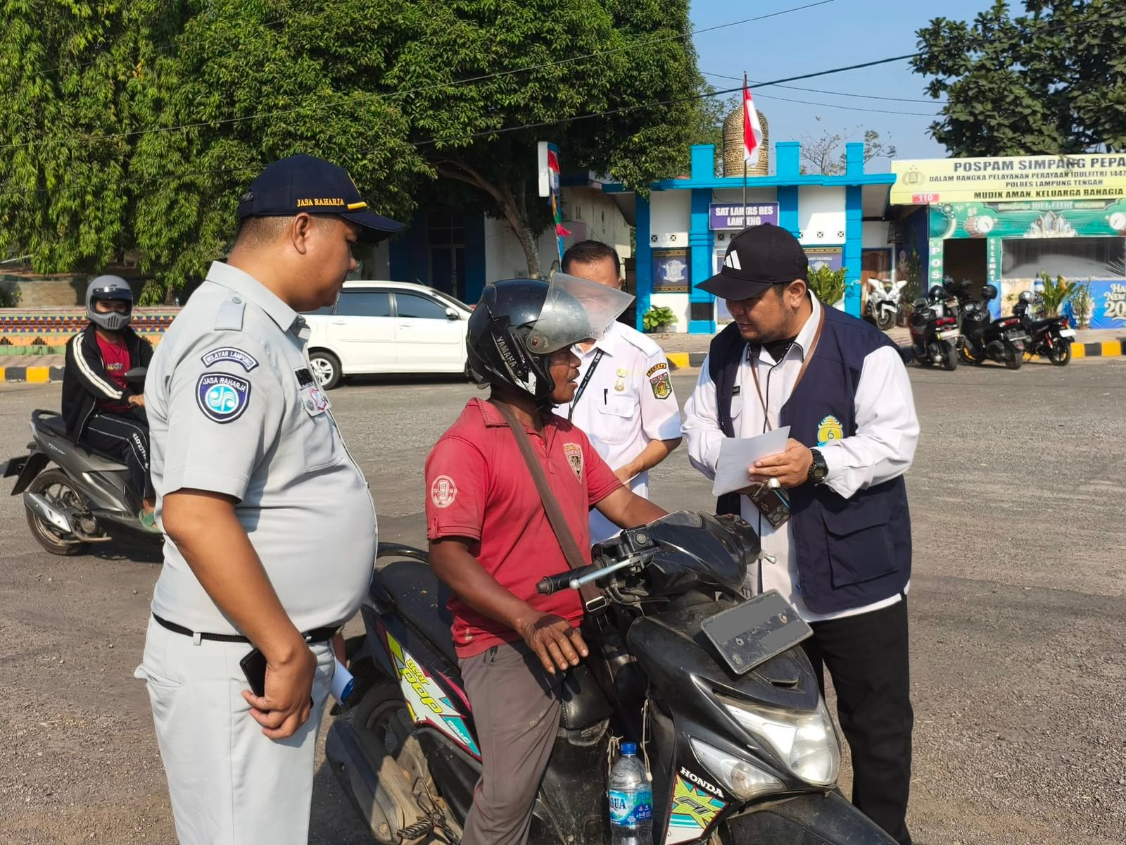 Operasi Gabungan di Tugu Pepadun, Sinergi Antarinstansi Dorong Kepatuhan Pajak dan Tertib Berlalu Lintas