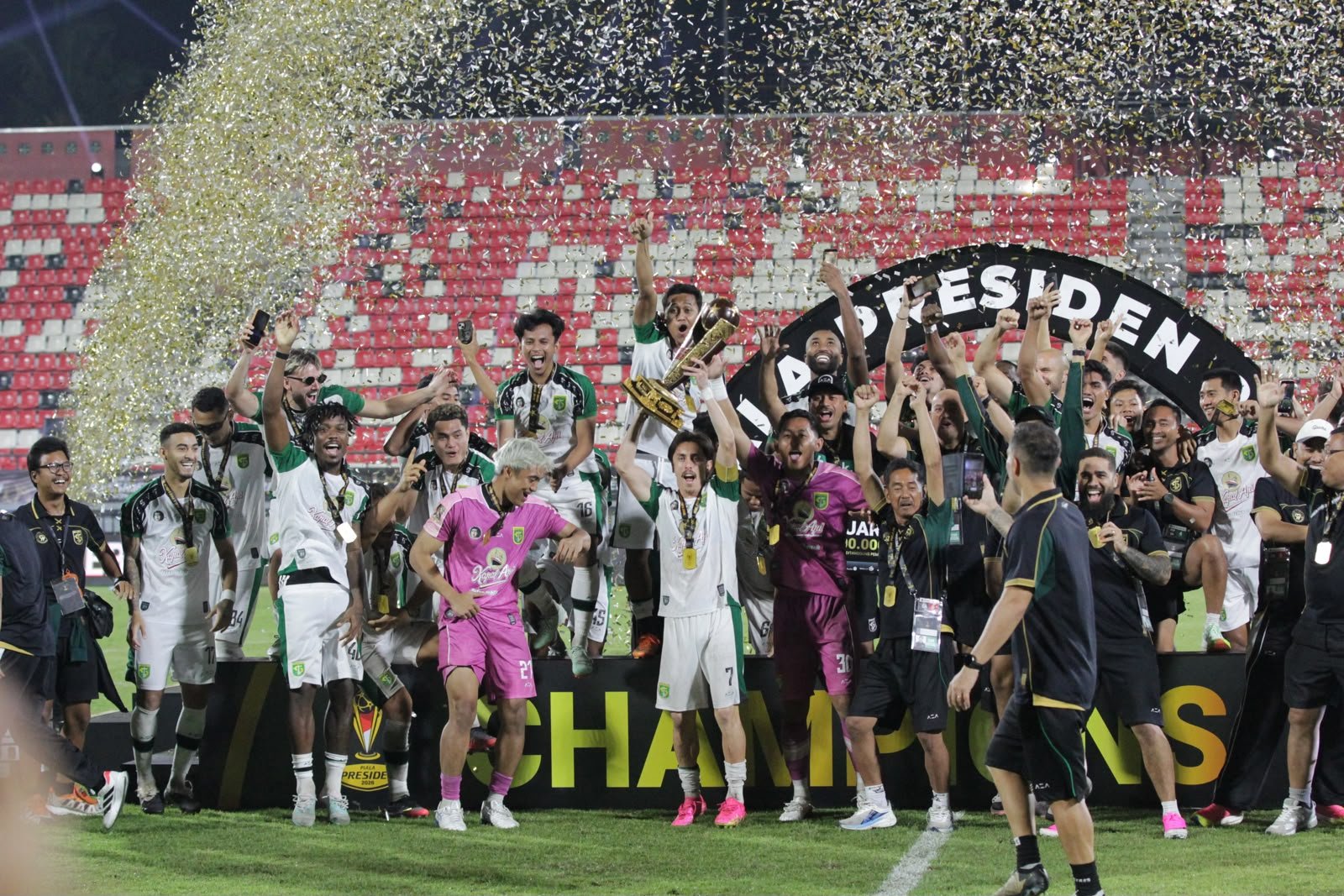Persebaya Taklukkan Persib Lewat Adu Penalti, Juara Piala Presiden 2026
