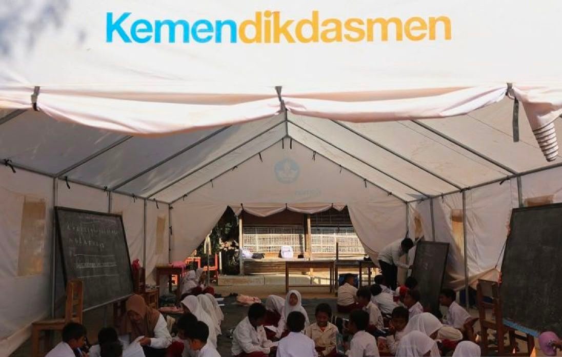 Dukung Pendidikan di Tengah Bencana, Kemendikdasmen Siapkan Tenda Darurat di NTT