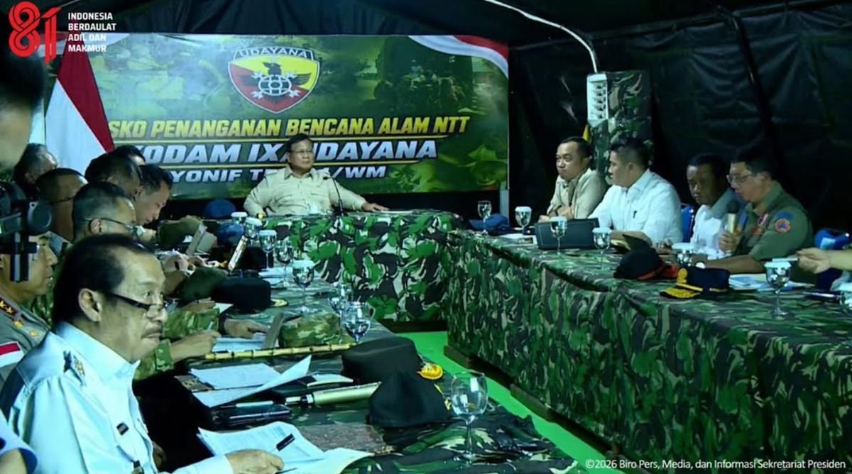 Tiba di NTT, Prabowo Langsung Pimpin Rapat Penanganan Dampak Gempa