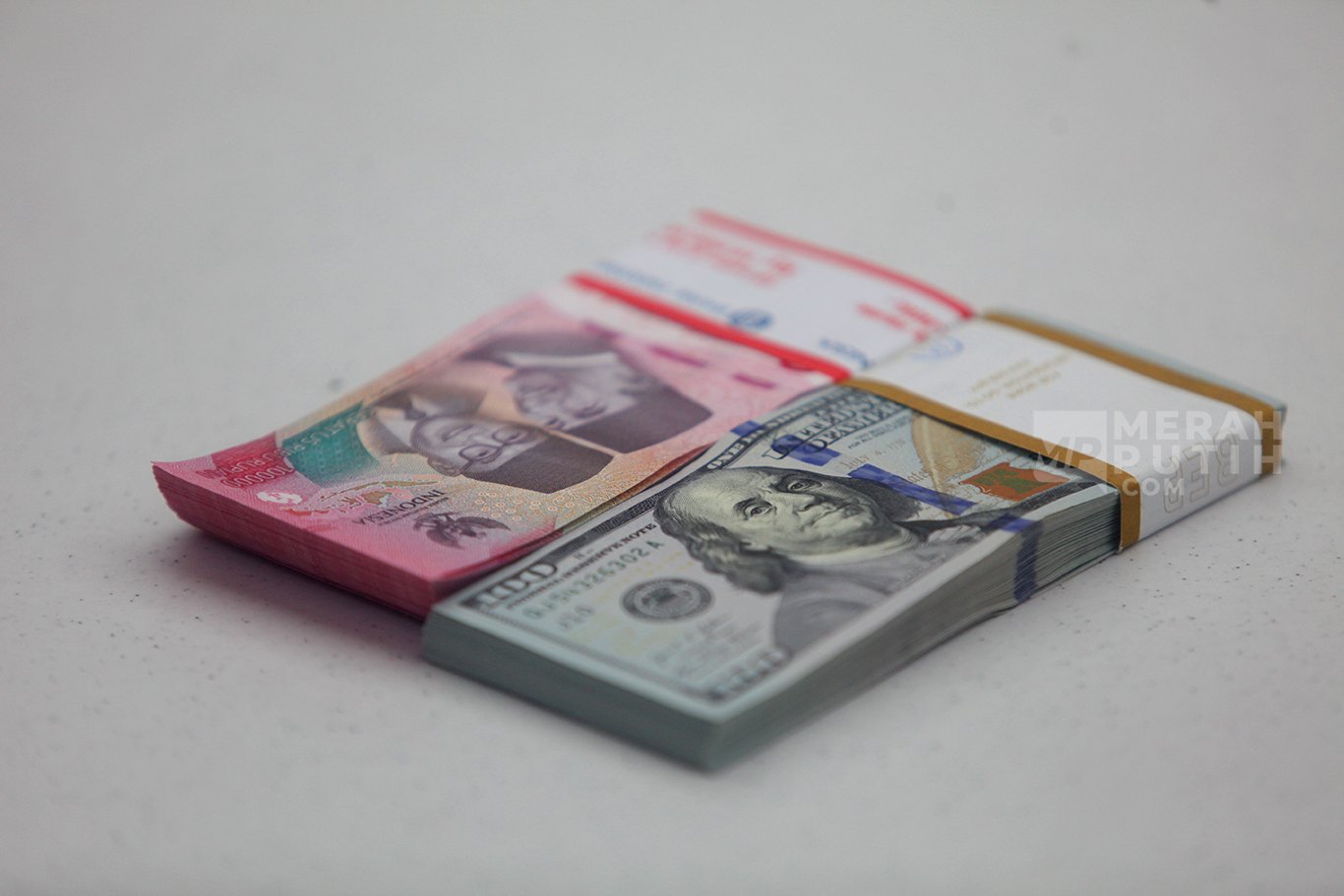 Kurs Rupiah Pagi Ini Turun 50 Poin ke Level Rp17.775 per Dolar AS