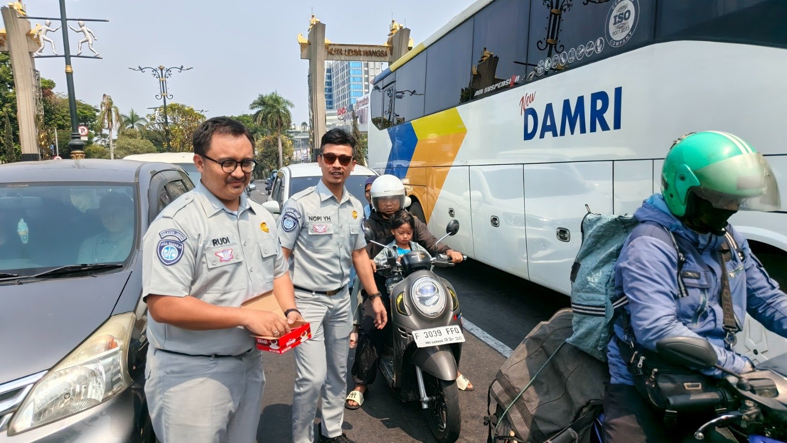 Jasa Raharja Bogor Hadirkan Safety Campaign Bersama Satlantas Polres Bogor, Ajak Pengguna Jalan di Simpang Cibinong City Mall Utamakan Keselamatan