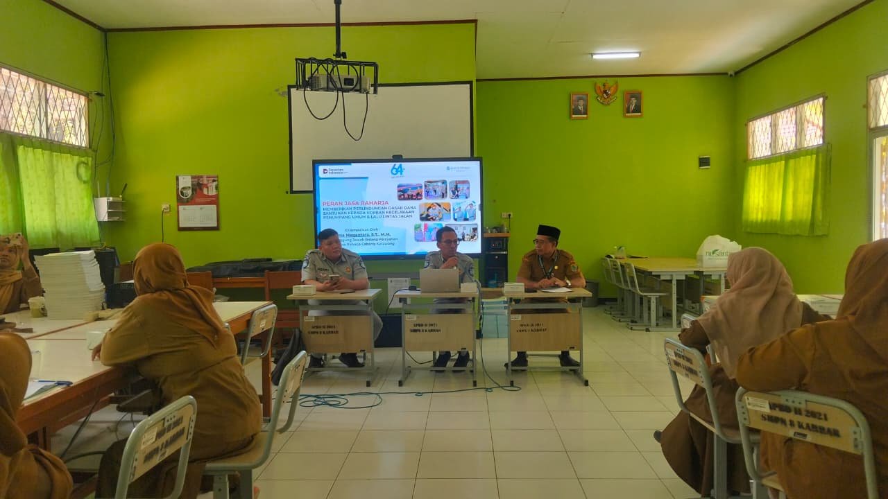 Jasa Raharja Karawang Dorong Budaya Keselamatan Berlalu Lintas Melalui PPKL Di SMP Negeri 8 Karawang Barat