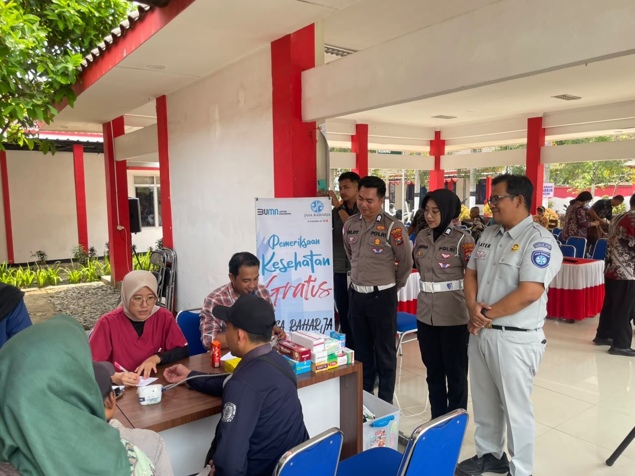 Jasa Raharja Gelar Pengobatan Gratis dan PPGD di Kecamatan Ajung, Dorong Masyarakat Sigap Hadapi Kondisi Darurat