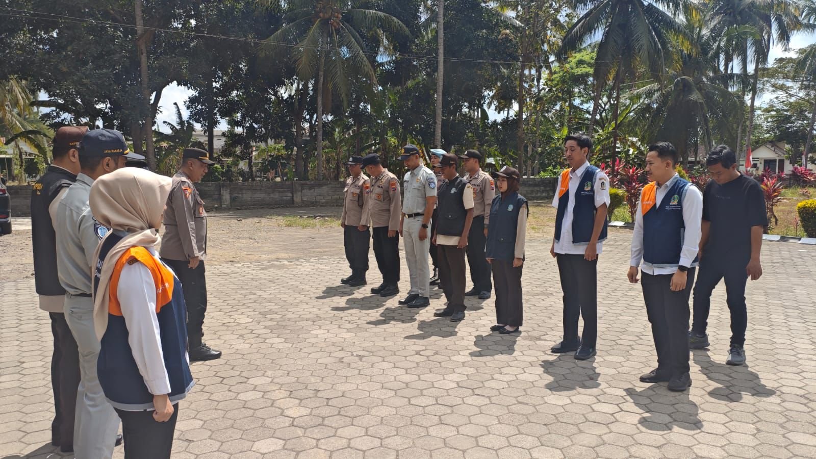 Operasi Gabungan Tim Pembina Samsat Banyuwangi di Siliragung, Edukasi Keselamatan dan Kepatuhan Pajak Kendaraan