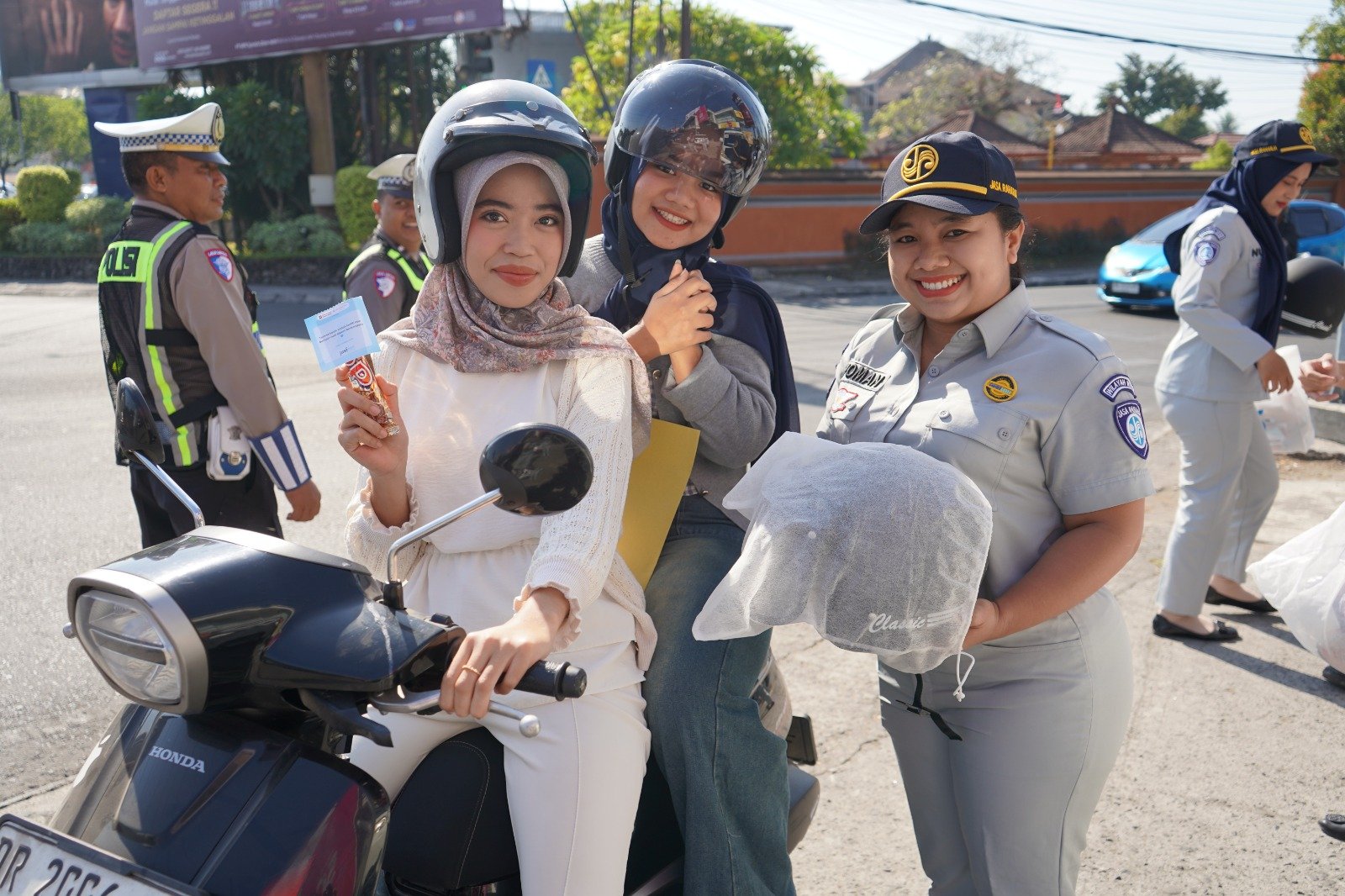 Peringati Hari Pelanggan Nasional, Jasa Raharja NTB Gelar Aksi Simpatik Kampanye Keselamatan