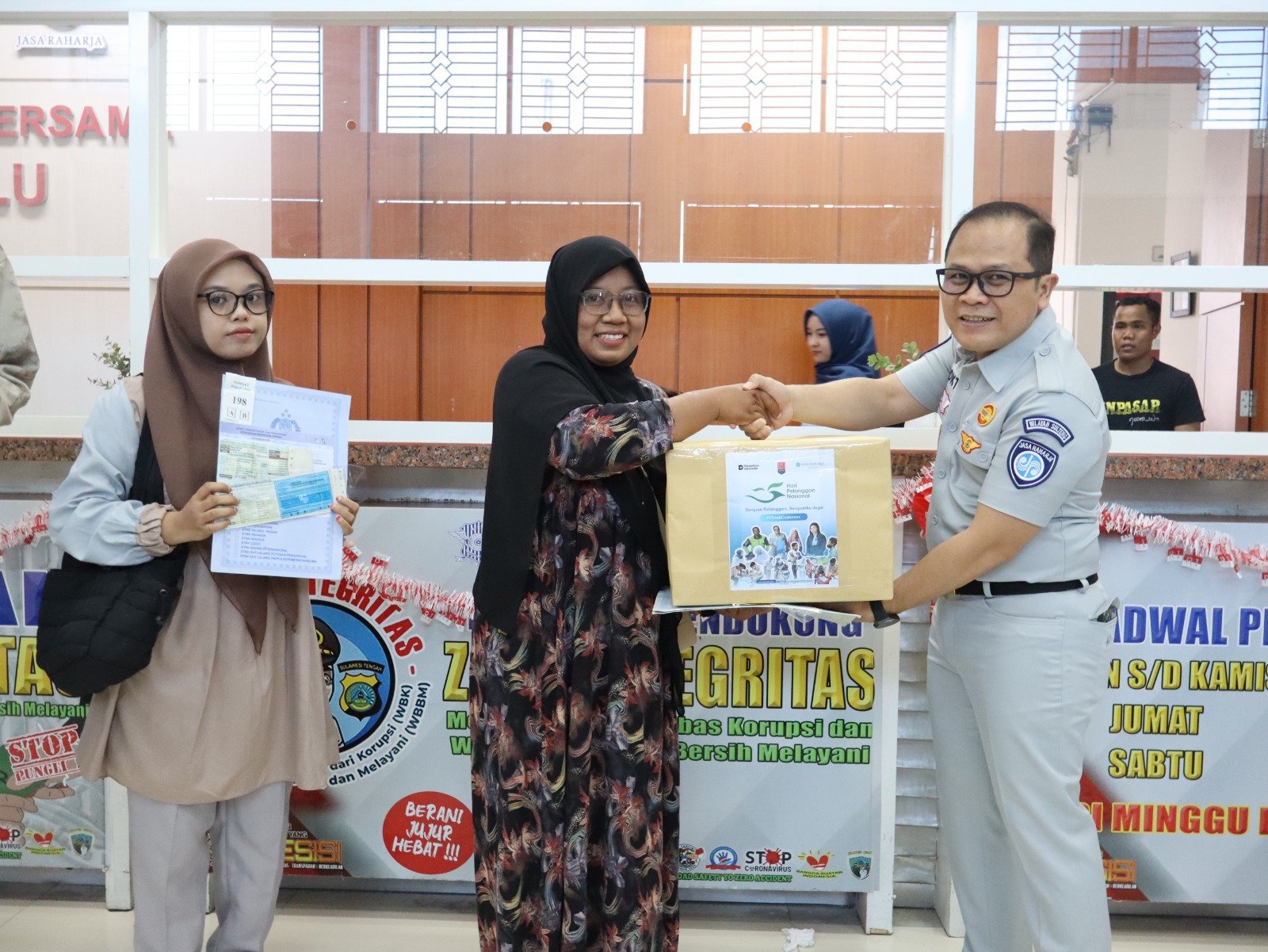 Peringati Hari Pelanggan Nasional, Jasa Raharja Kanwil Sulawesi Tengah Beri Apresiasi kepada Wajib Pajak dan Hadirkan Jasfren Peduli