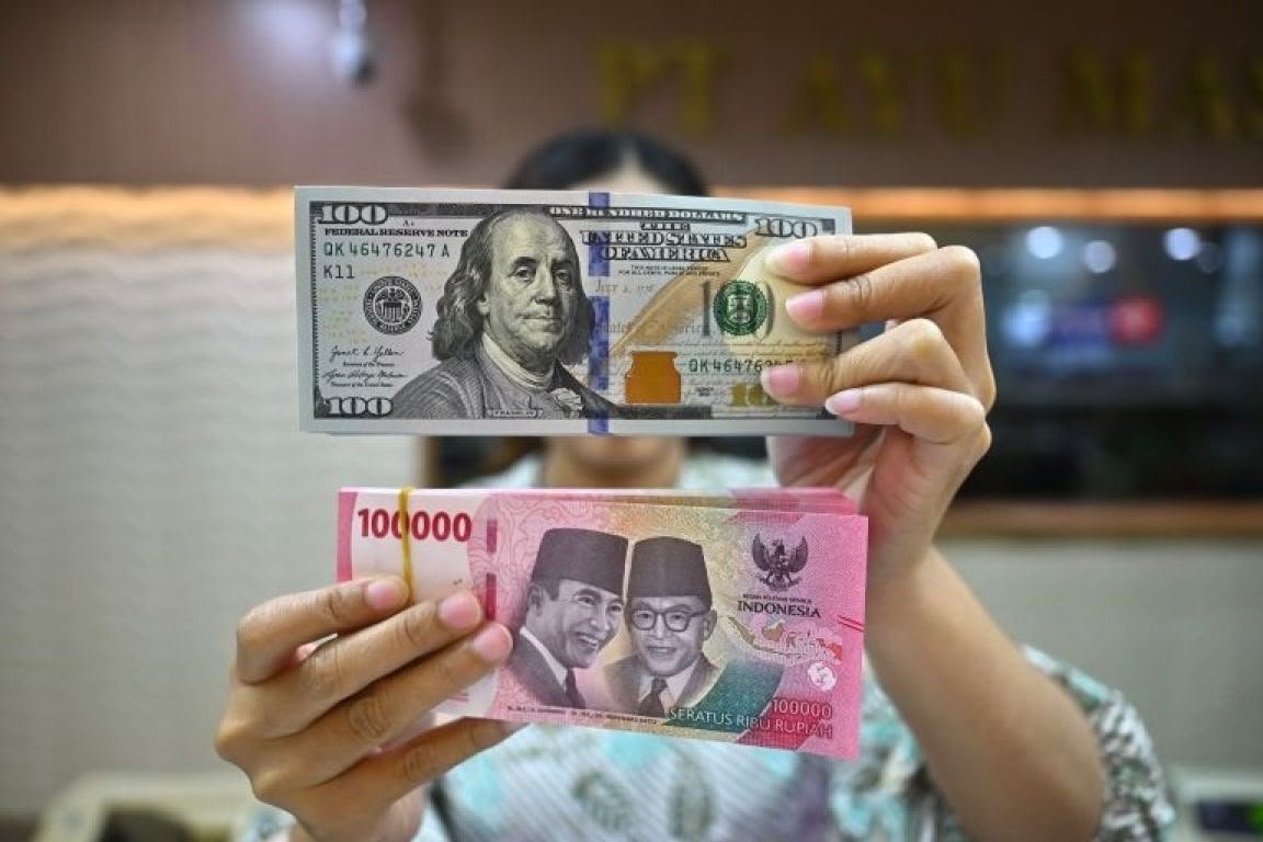 Rupiah Menguat Ditopang Koreksi Signifikan Harga Minyak Global