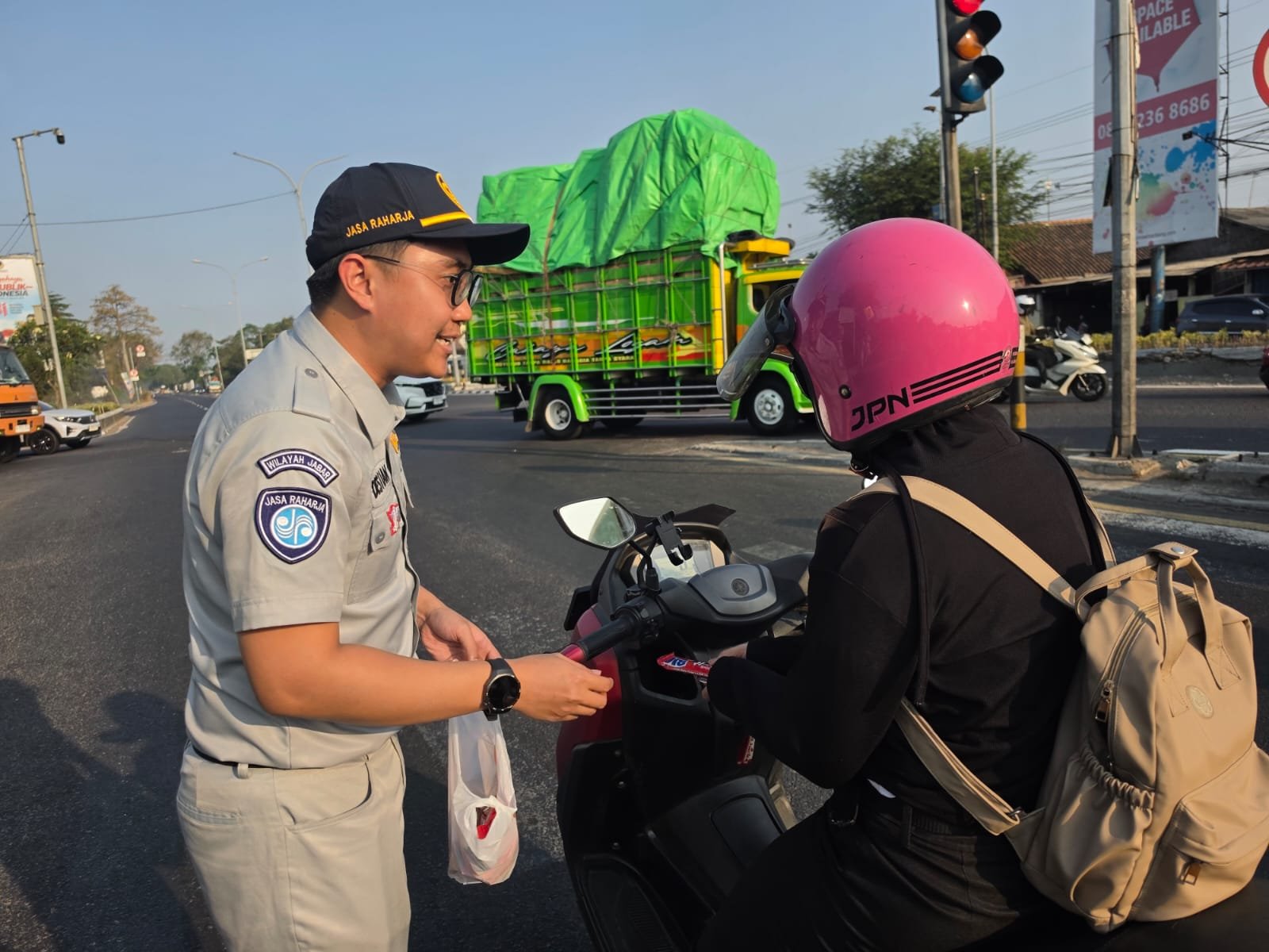 Aksi Simpatik Jasa Raharja Karawang Guna meningkatkan Kewaspadaan dalam Berkendara dan Menekan Angka Laka Lantas di Karawang 