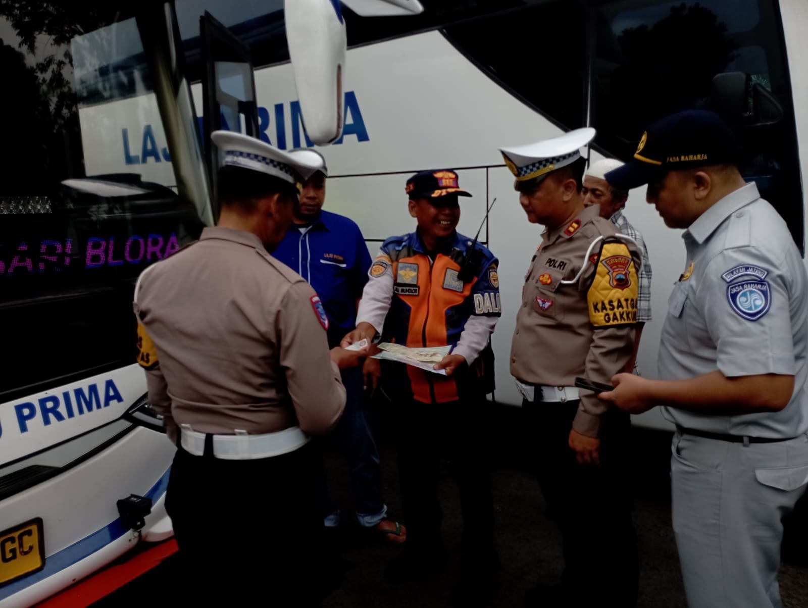 Operasi Patuh Candi 2026, Satlantas Polres Grobogan bersama Dishub dan Jasa Raharja Purwodadi perkuat Keselamatan Angkutan Umum melalui Ramp Check