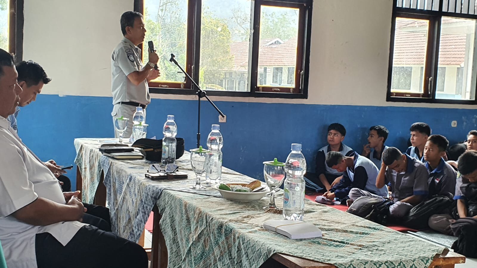Edukasi Keselamatan dan Pajak Kendaraan Menyapa Pelajar di Lampung Barat