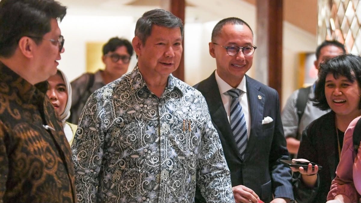 Hashim Singgung Kinerja Petugas Pajak dan Bea Cukai dalam Target Surplus Rp900 Triliun