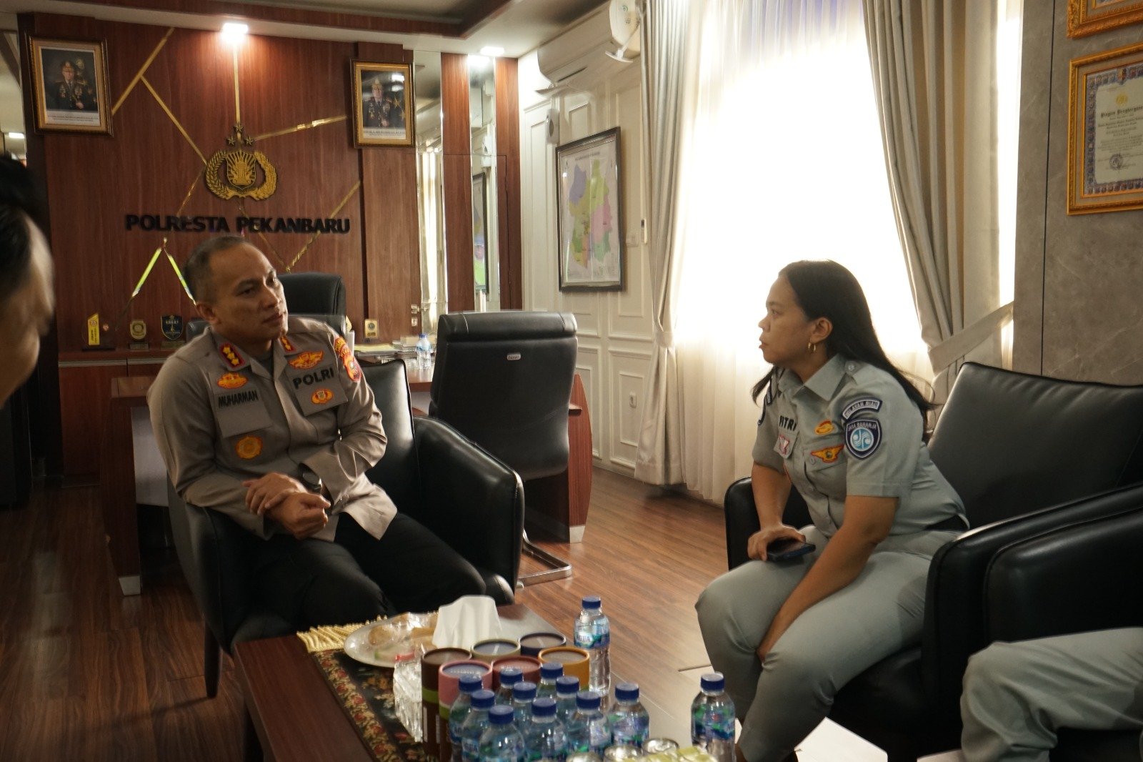 Dukung Pencegahan Kecelakaan, Jasa Raharja Riau Serahkan 40 Unit Traffic Cone kepada Polresta Pekanbaru