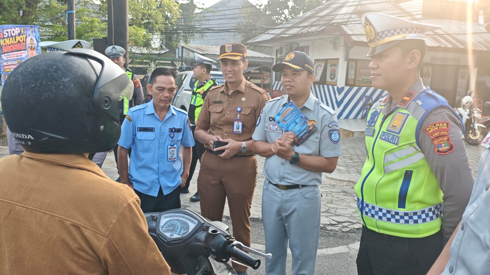 Jasa Raharja Kotabumi Perkuat Sinergi melalui Operasi Gabungan dan Sosialisasi Pajak