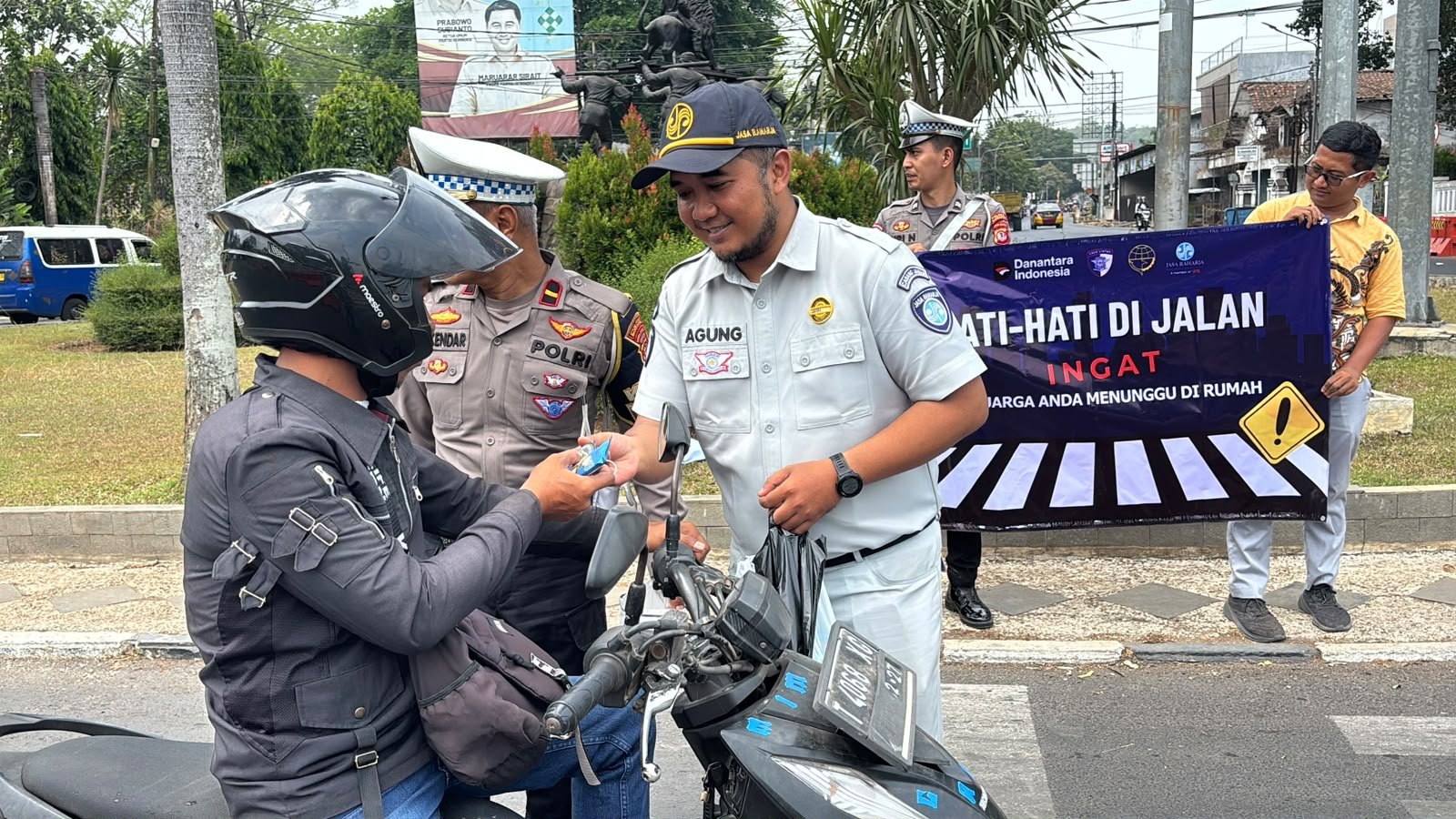 Tingkatkan Kesadaran Lalu Lintas, Jasa Raharja Purwakarta Bersama Satlantas Polres Subang Gelar Safety Campaign dan Aksi Simpatik