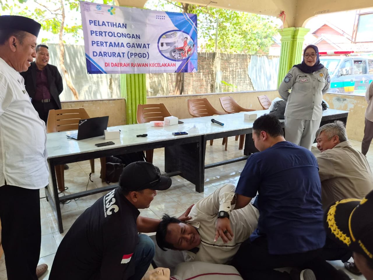 Tingkatkan Kesiapsiagaan, PT Jasa Raharja (Persero) Cabang Cirebon Gelar Pelatihan Pertolongan Pertama Gawat Darurat (PPGD) Di Balai Desa Mundu Pesisir Kab Cirebon