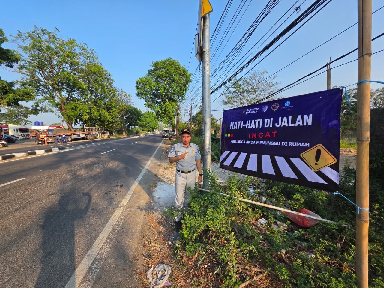 Aksi Simpatik dan Pemasangan Spanduk di Titik Rawan Laka Guna Tekan Angka Kecelakaan Lalu Lintas di Kabupaten Karawang