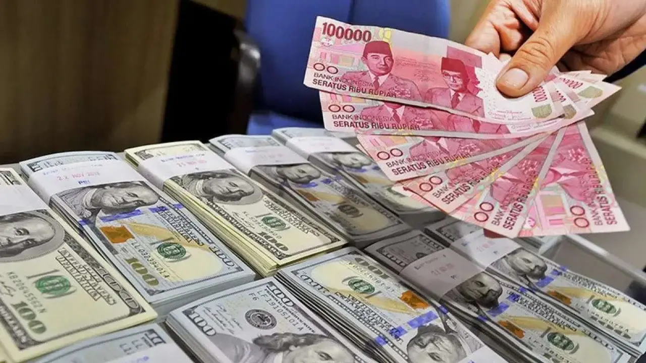 Rupiah Dibuka Melemah ke Rp17.887 per Dolar AS Senin Pagi